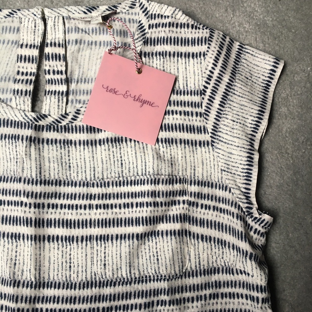 NEW patterned top, M - Picture 2 of 6